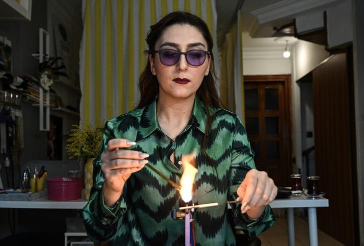 'Aslında düzenli işim ve iyi gelirim vardı ama...' Yoldan topladıklarıyla yapıp uluslararası ödül aldı! Dünya markası oldu G1