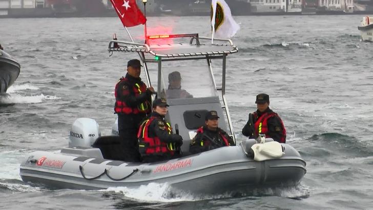 Nefes kesen gösteri! Kadın komandolar, 8 Mart'ta 15 Temmuz Şehitler Köprüsü'nden halatla iniş yaptı: İşte o anlar G4