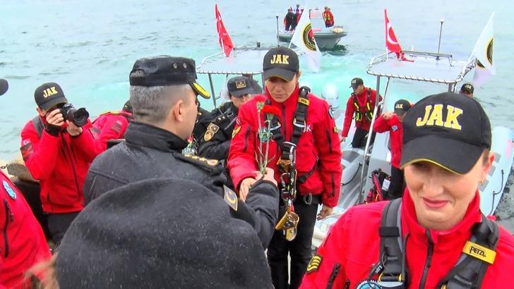Nefes kesen gösteri! Kadın komandolar, 8 Mart'ta 15 Temmuz Şehitler Köprüsü'nden halatla iniş yaptı: İşte o anlar G5