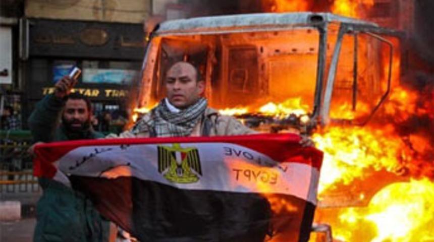 Tahrir'de anayasa isyanı