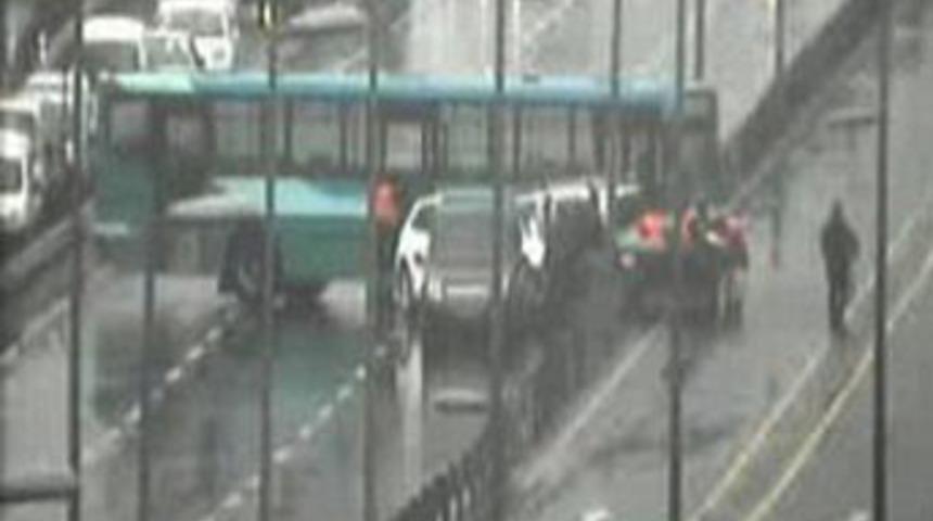 E-5'te t&uuml;m şeritler trafiğe kapandı