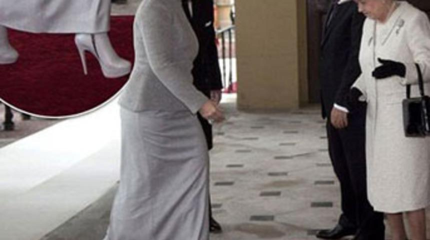 Hayr&uuml;nnisa Hanım benim &ouml;n&uuml;me ge&ccedil;ti