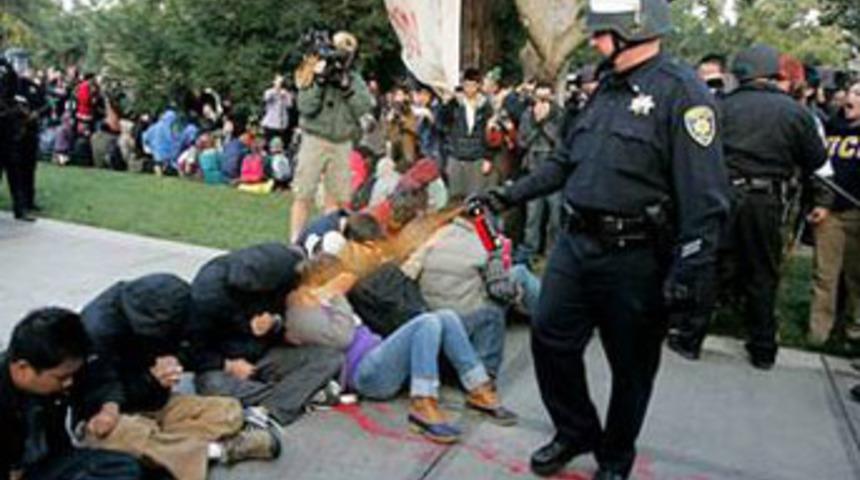 Polisten şok edici m&uuml;dahale