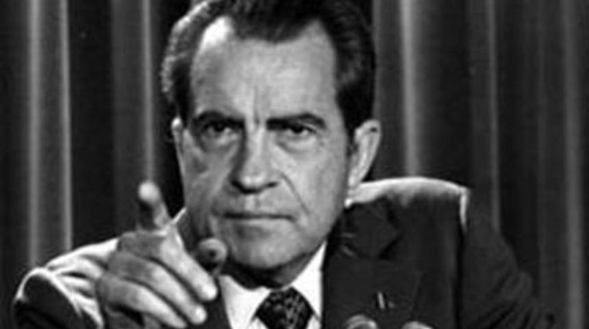 'Nixon eşcinseldi, karısını döverdi'