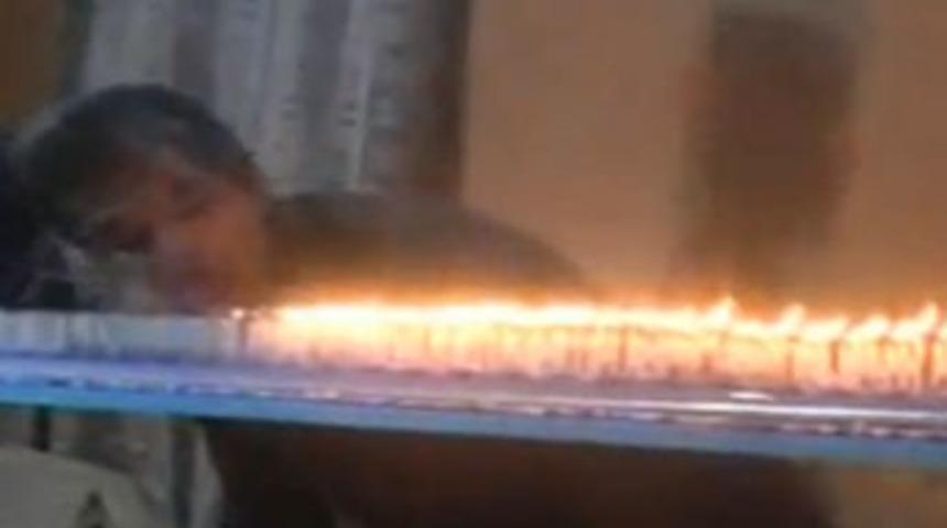 Bir nefeste 167 mum s&ouml;nd&uuml;r&uuml;nce...