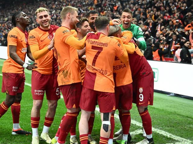 Rams Park'ta ilklerin gecesi! Kerem Demibay'ın yıldızlaştığı maçta Galatasaray, Çaykur Rizespor engelini 6 golle aştı...