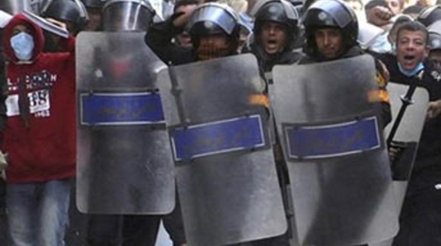 Polis Tahrir'e &ccedil;ıktı: 7 &ouml;l&uuml;