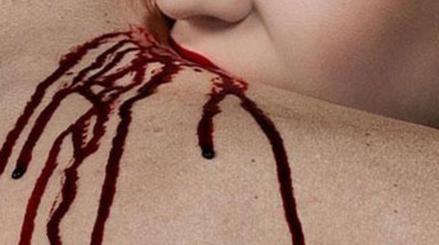 Lezbiyen vampir dönüyor