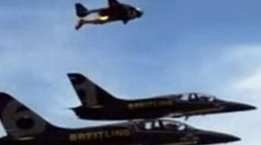 Savaş u&ccedil;aklarına kafa tutuyor