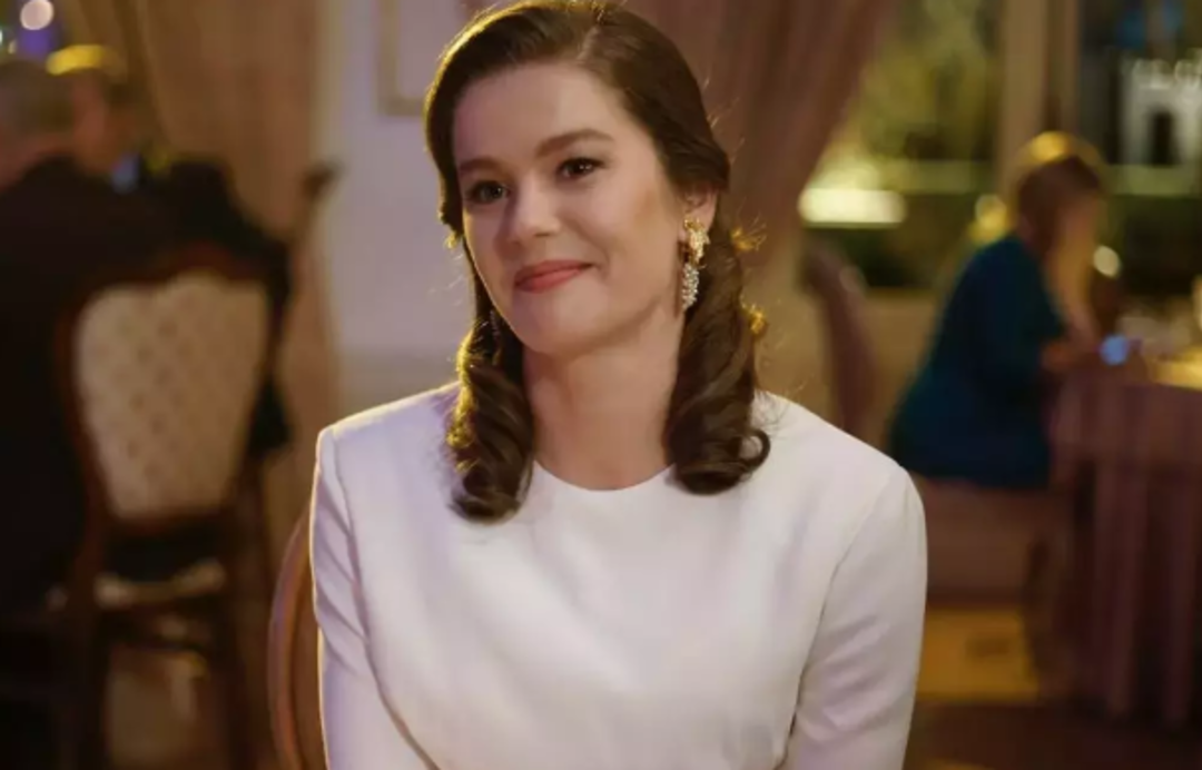 4 aylık hamile... Camdakı Kız&rsquo;ın Nalan&rsquo;ı Burcu Biricik davet tarzıyla olay oldu! 