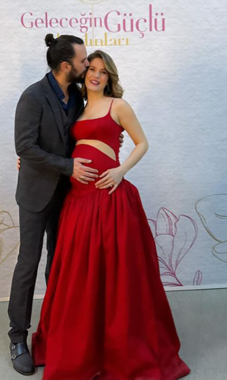 4 aylık hamile... Camdakı Kız’ın Nalan’ı Burcu Biricik davet tarzıyla olay oldu!  G3