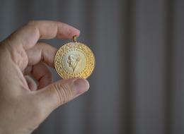 Gram altında yeni rekor, Cumhuriyet altını 18 bin liraya dayandı! Farkı görebilen altın fonuna koştu... Ekonomist Mert Başaran ‘bir sebep görmüyoruz’ diyerek anlattı