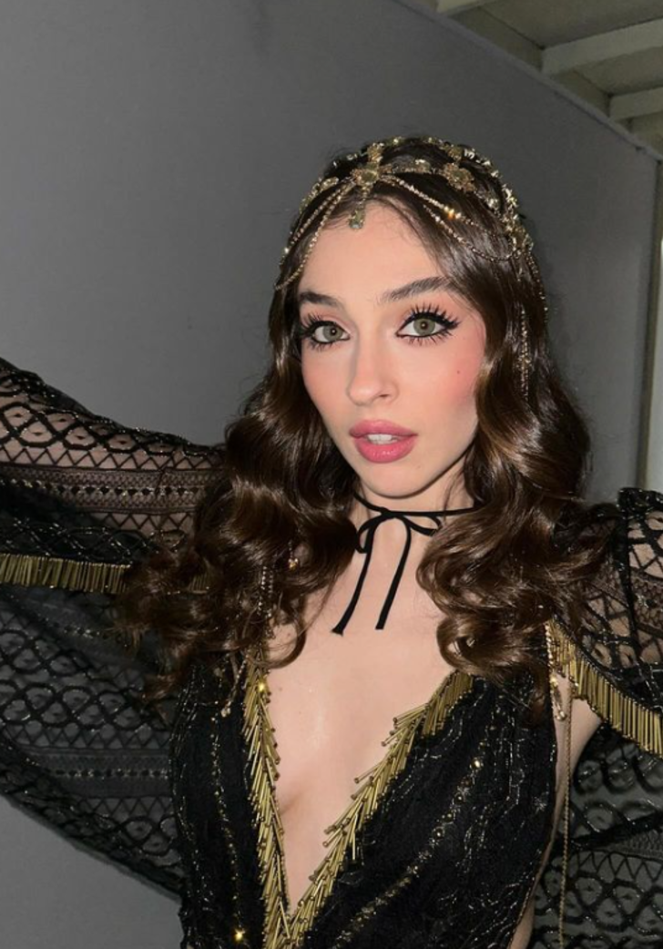 Sakla Beni'nin İncila'sı Cemre Baysel davet tarzıyla gündem oldu! 'Şık ve güzel'  G1