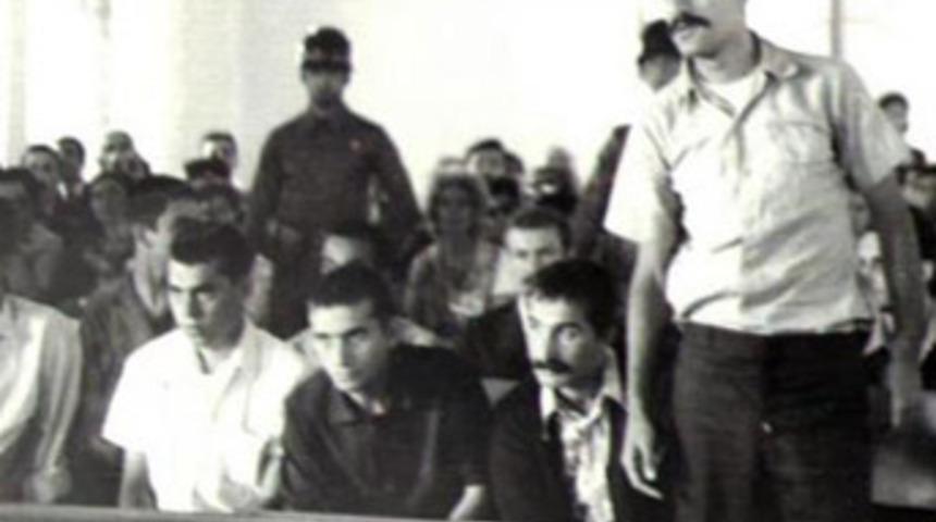 Gezmiş'in hi&ccedil; bilinmeyen fotoğrafları