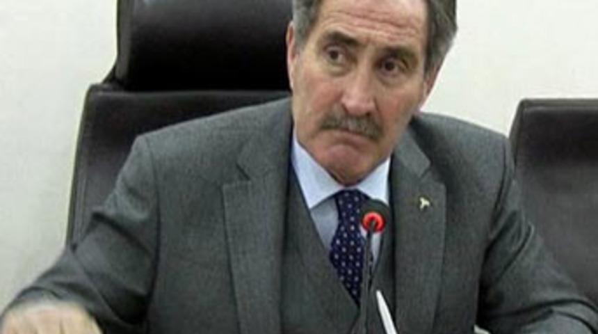 Bakan G&uuml;nay masayı yumrukladı