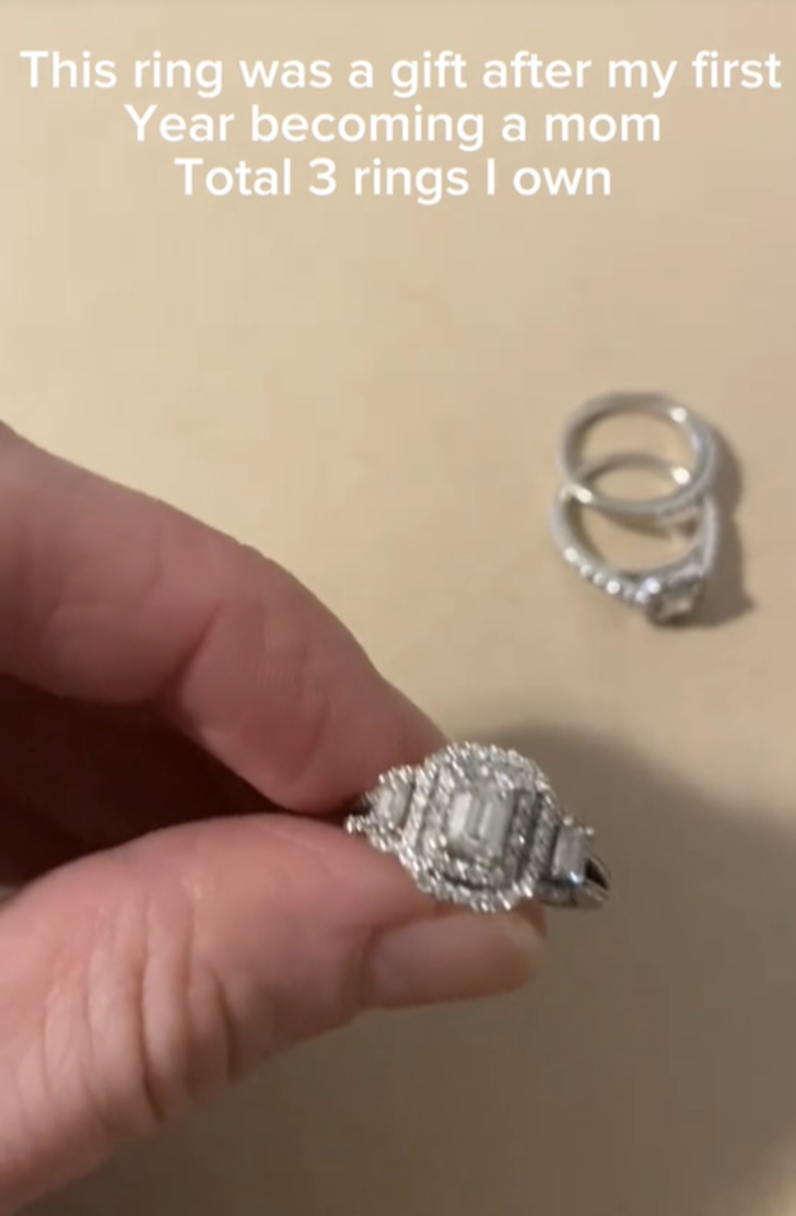 Kocasının arabasında nişan yüzüğü buldu! "Benimki elimde" diyerek sosyal medyadan yardım istedi... Bir anda viral olmayı başardı G5