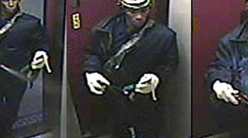 Yaşlı kadını asans&ouml;rde diri diri yaktı