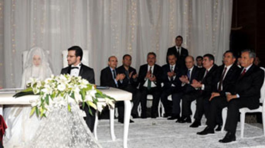 Bir nikah 8 bakan şahit