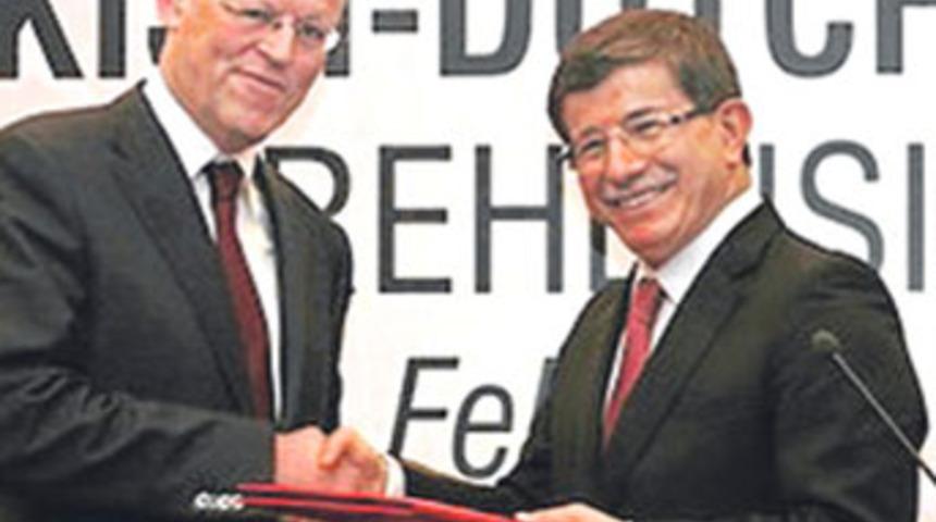 Hollandalı diplomat ajan &ccedil;ıktı