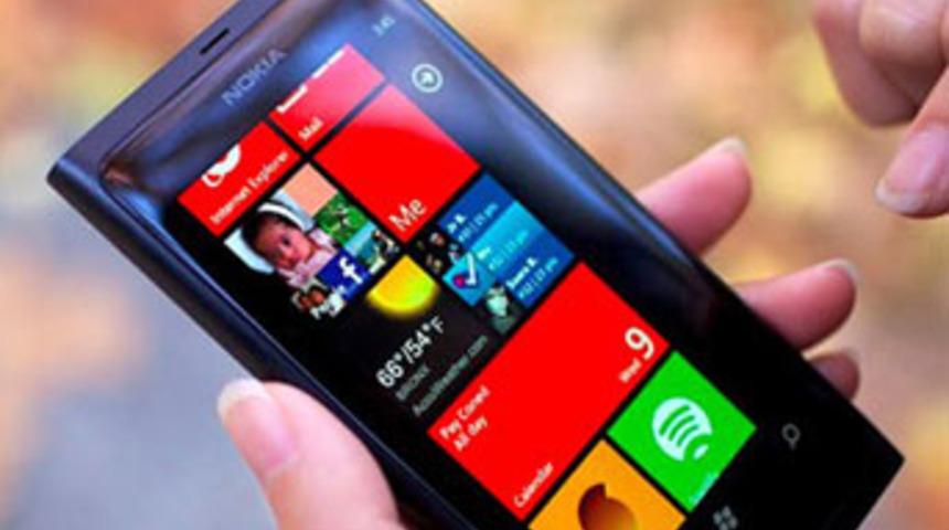 Nokia Lumia 800 k&ouml;t&uuml; gidişine devam ediyor