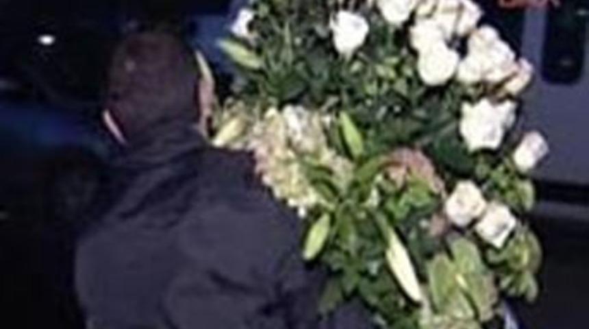 Tatlıses'in çiçeği güvenliğe takıldı