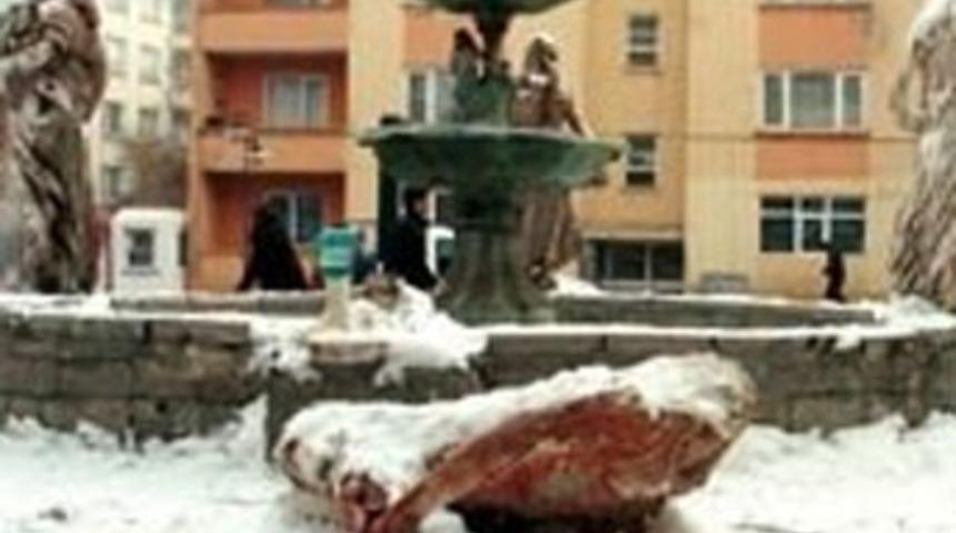 Kars&rsquo;ta yine heykel krizi