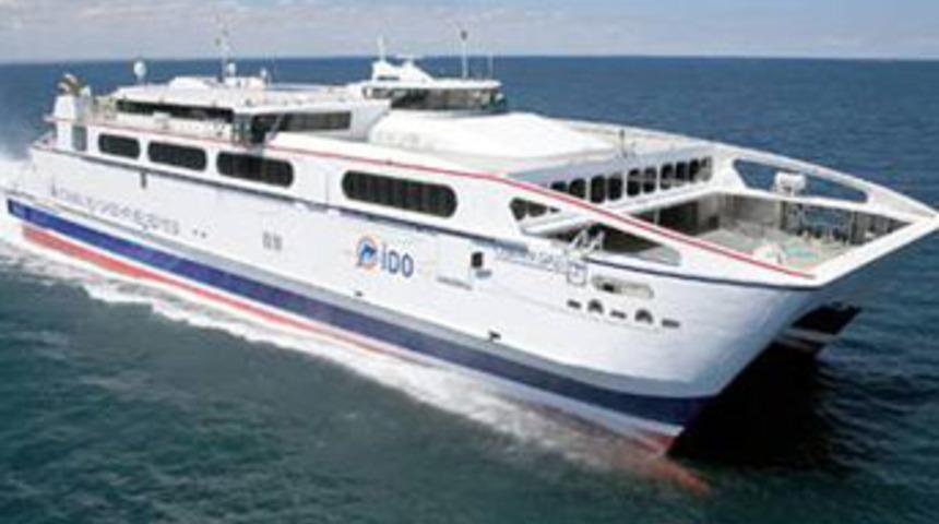 Feribot, roro gemisi ile &ccedil;arpıştı