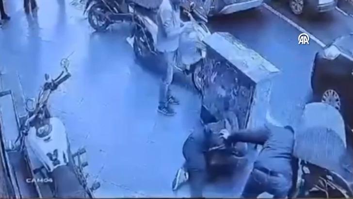 Kaldırımda yürürken arkasından sessizce yaklaştı... Kafasını taşla vura vura ezdi! Tekirdağ'daki kan donduran olay kamerada G4