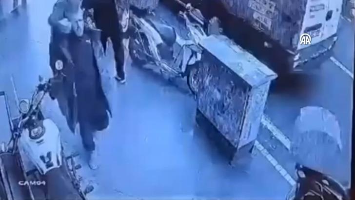 Kaldırımda yürürken arkasından sessizce yaklaştı... Kafasını taşla vura vura ezdi! Tekirdağ'daki kan donduran olay kamerada G1