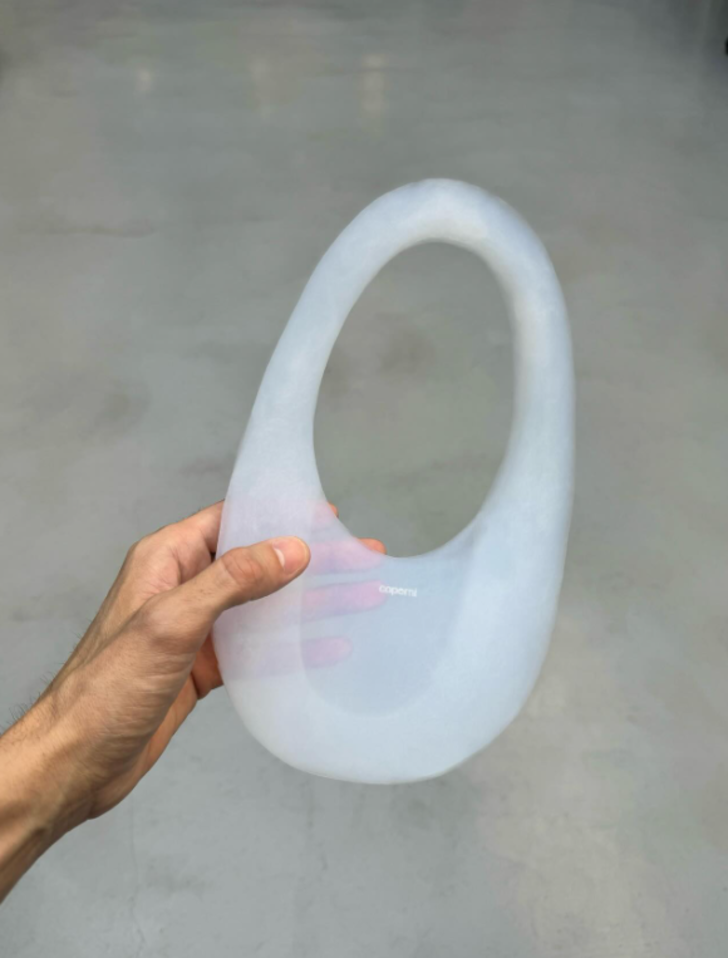 Dünya bu çantayı konuşuyor! Paris Moda Haftası'na damga vurdu... Yüzde 99'u havadan oluşan çanta olay oldu G2