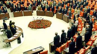 Denktaş'a 1 dakika 'saygı'da bulunamadı!