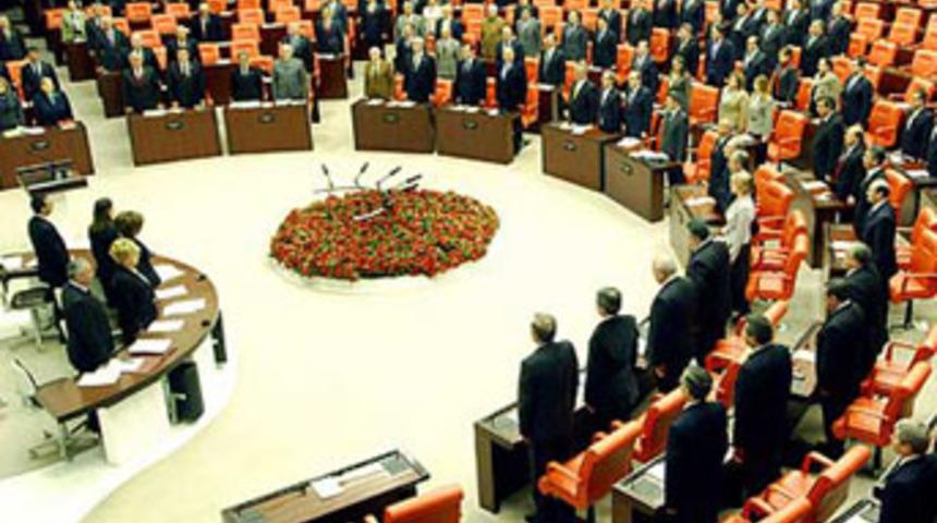 Denktaş'a 1 dakika 'saygı'da bulunamadı!