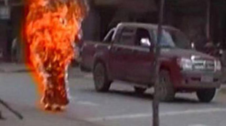 &Ccedil;in'i protesto eden rahip kendini yaktı