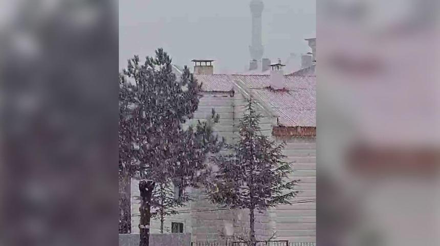 Adana'nın o ilçesine lapa lapa kar yağdı! Sabaha karla uyandılar