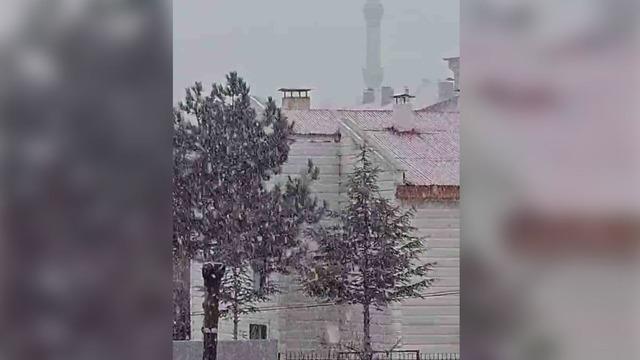 Adana'nın o ilçesine lapa lapa kar yağdı! Sabaha karla uyandılar