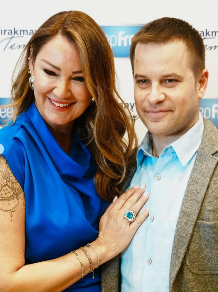 Pınar Altuğ'un bir takipçisi kıyafetini eleştirdi! Bomba yanıt geldi G5