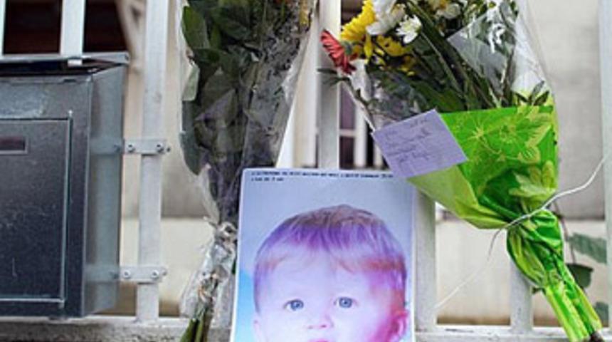 Bebeğini &ccedil;amaşır makinesine attı!