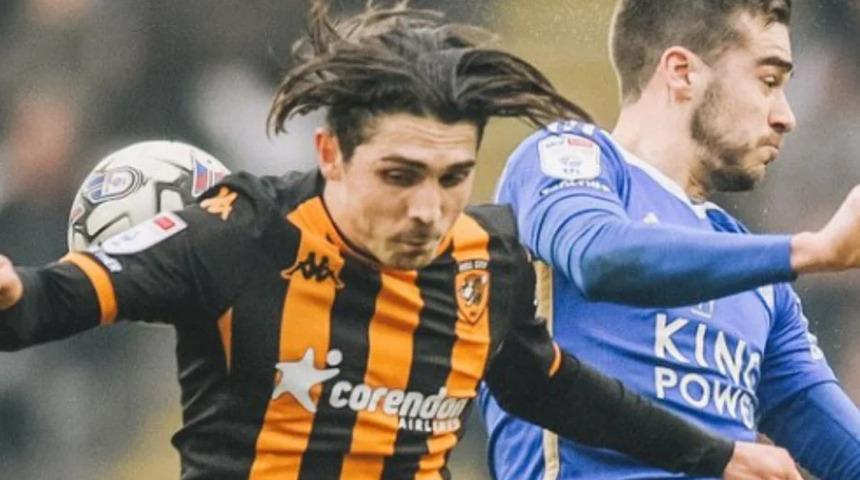 Acun Ilıcalı'nın takımı Hull City, lig lideri Leicester City ile 2-2 berabere kaldı! Son 4 haftadır kazanamayan Hull City'de acil kodlu uyarı verildi...