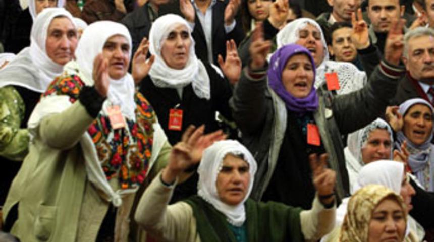 Erdoğan'ın odasının &ouml;n&uuml;nde oturma eylemi