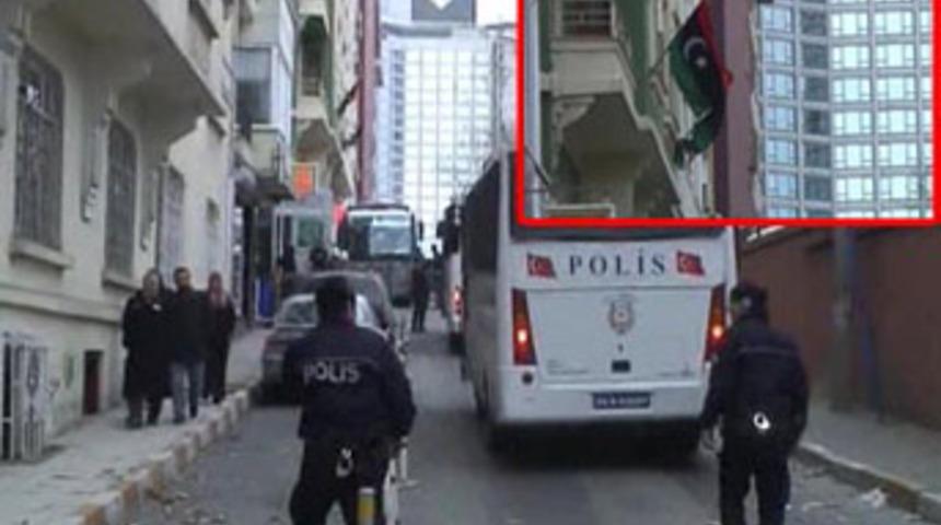 Libyalılar Libya Konsolosluğu&rsquo;nu işgal etti