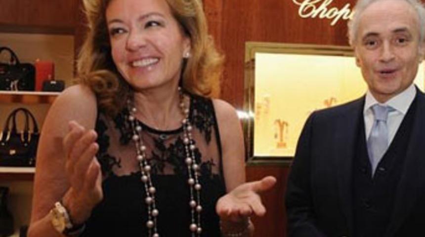 1.2 milyon euroluk y&uuml;z&uuml;ğ&uuml; tuvalette unuttu