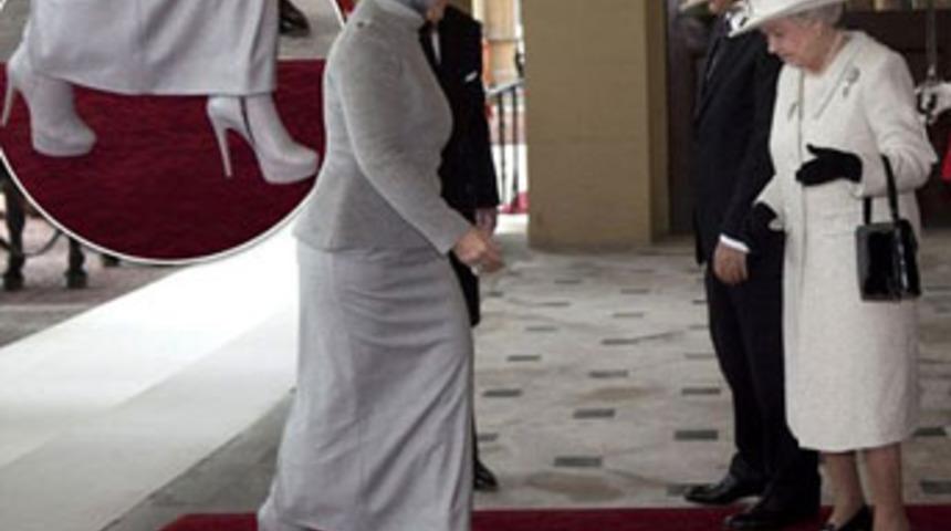 Kraliçe'den, Bayan Gül'ün topuğuna ilgi