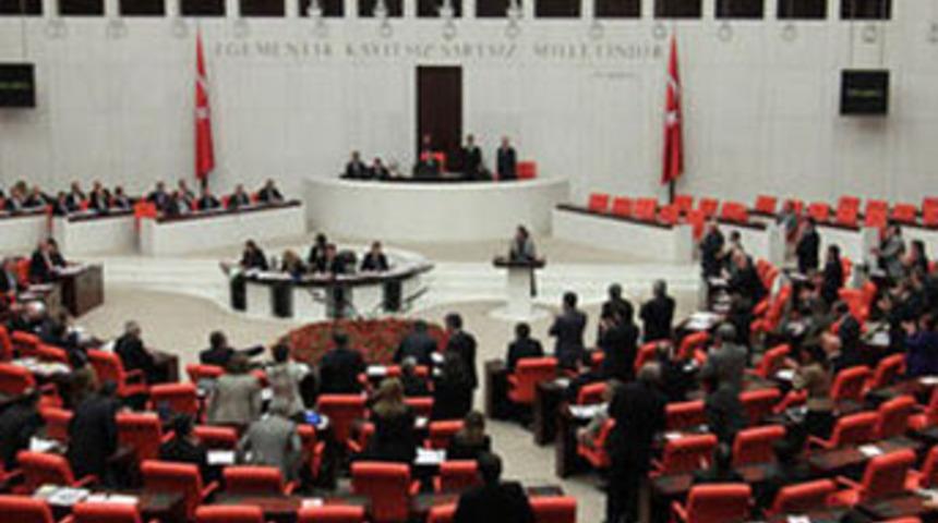 Üç partiden Fransa'ya ortak tepki