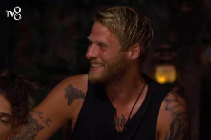 Survivor'da Yunus Emre sorunu! Acun Ilıcalı kararı sonrası Yunus Emre konseyi terk etti G3
