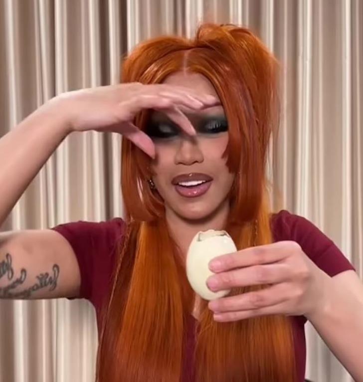 Cardi B döllenmiş ördek yumurtası 'balut'u denerken kustu! O anları paylaştı G3