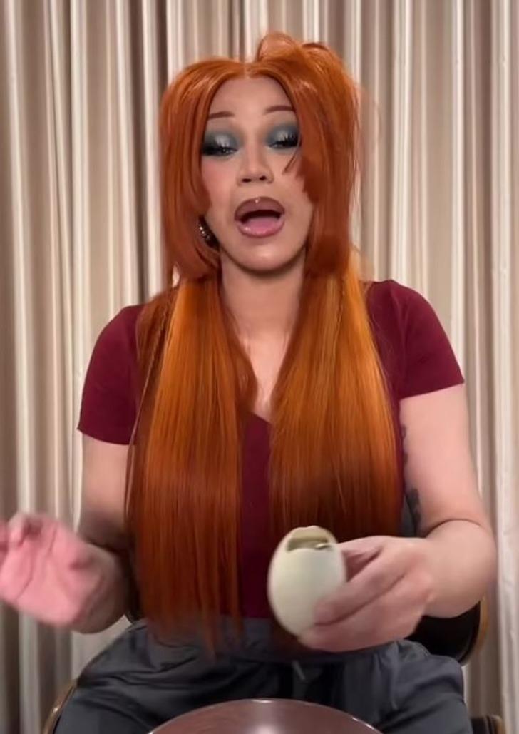 Cardi B döllenmiş ördek yumurtası 'balut'u denerken kustu! O anları paylaştı G2