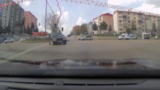 Ankara'da 'ışıkta drift' kamerada: Trafiği tehlikeye attı, diğer sürücülere zor anlar yaşattı!