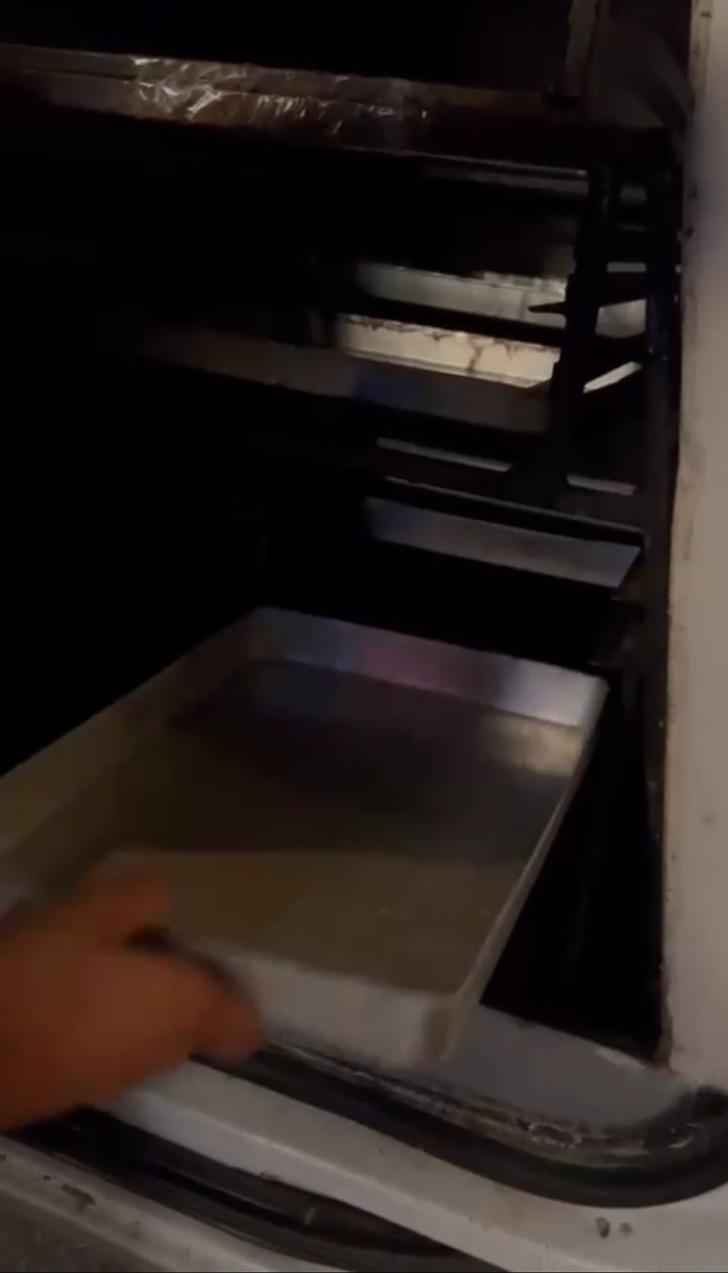 Tatlıcı aracına polis baskını! Tepsiden tatlı yerine bakın ne çıktı G1