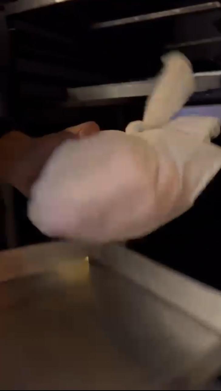 Tatlıcı aracına polis baskını! Tepsiden tatlı yerine bakın ne çıktı G3