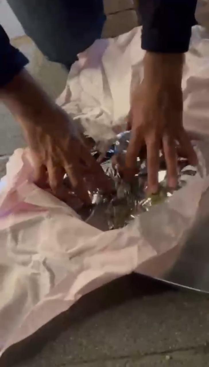 Tatlıcı aracına polis baskını! Tepsiden tatlı yerine bakın ne çıktı G4